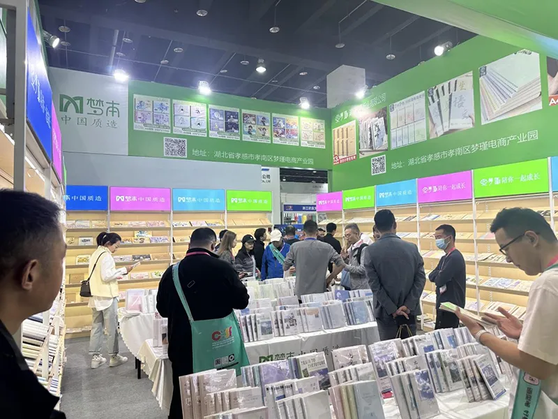 Le lancement d’une nouvelle série de carnets personnalisés et la visite d’un client mondial stimulent l’activité d’exportation de papeterie